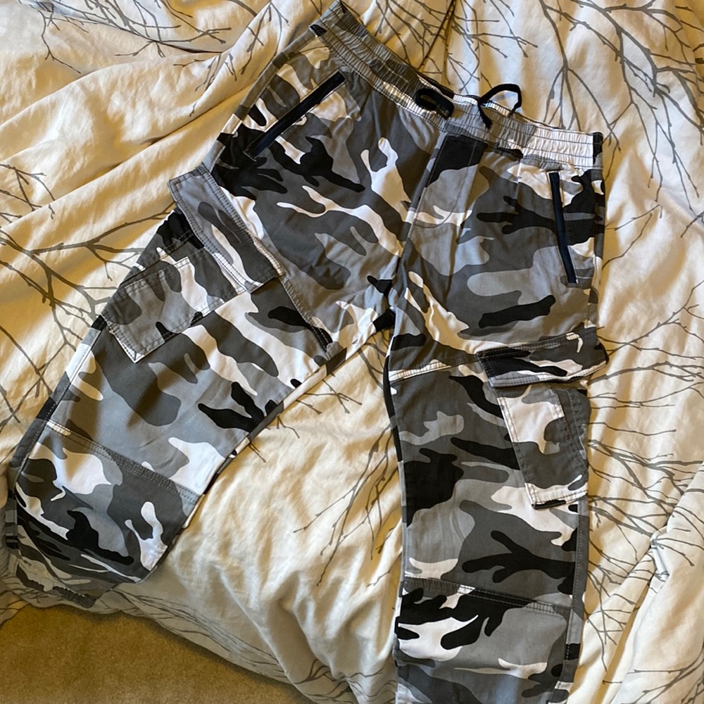 NEVER WORN Hollister camo joggers